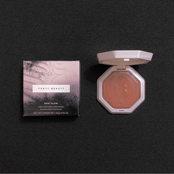 FENTY Rich Hunnie Demi Glow Light Diffusing Highlighter — Full Size 4.5 g - Picture 1 of 7